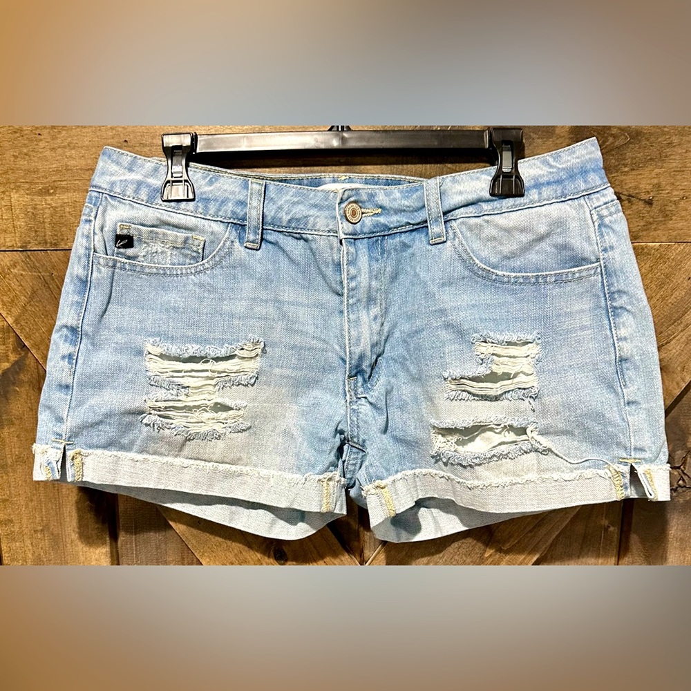 EUC Like New KanCan Light Wash Cuffed Denim Shorts - Picture 13 of 14